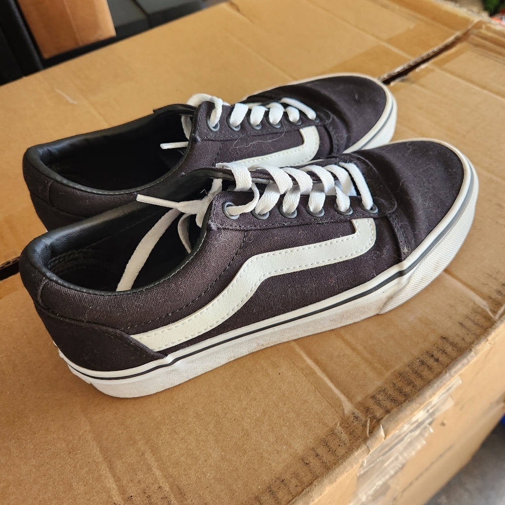 Vans (Women's)